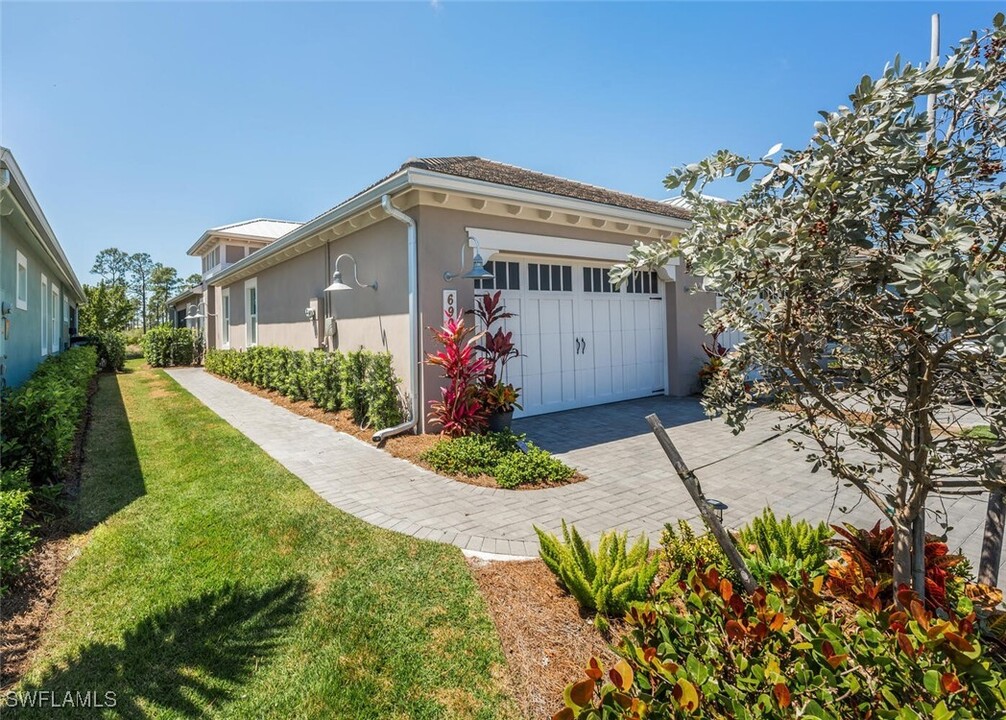 6907 Saona CT in Naples, FL - Building Photo