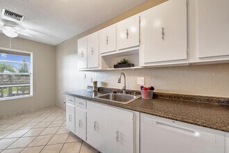 2411 Papaya Dr in Delray Beach, FL - Building Photo - Building Photo