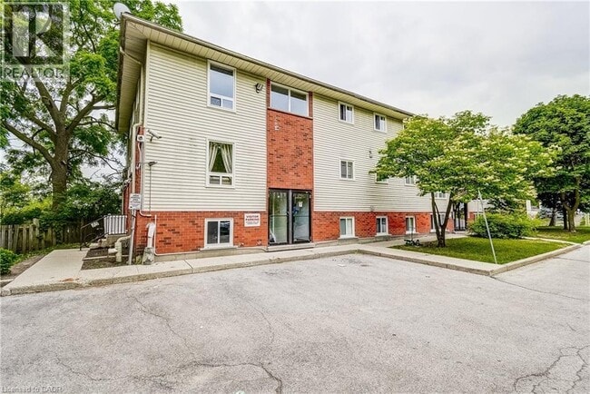119 Cedar St S in Kitchener, ON - Building Photo - Building Photo