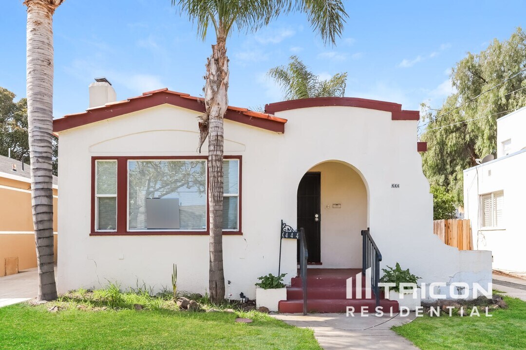 444 E 12th St in Pittsburg, CA - Building Photo