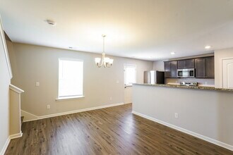 408 Bronson Dr in La Vergne, TN - Foto de edificio - Building Photo