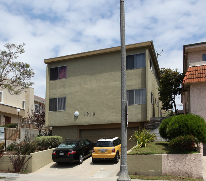 1913 11th St - TWO bedrooms AVAILABALE ! in Santa Monica, CA - Building Photo