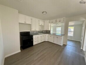 1034 Hirschi Ln in Wichita Falls, TX - Building Photo - Building Photo