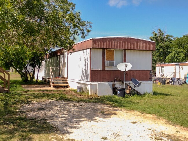 property at 115 Private Rd 3376G