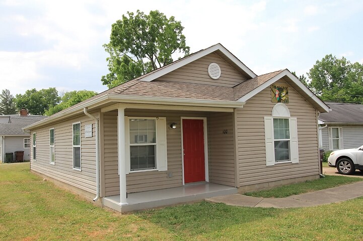 100 W Sycamore St in Oxford, OH - Building Photo