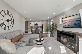 10886 Glacier Ln N in Maple Grove, MN - Building Photo - Building Photo