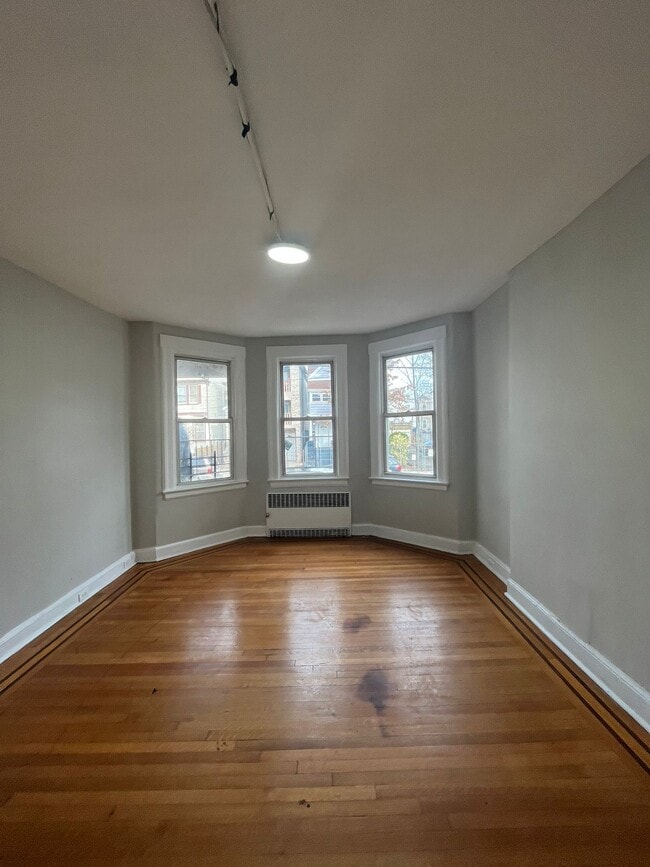 127 Bidwell Ave, Unit 1 in Jersey City, NJ - Foto de edificio - Building Photo