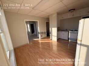 221 6th Ave E in Alexandria, MN - Foto de edificio - Building Photo