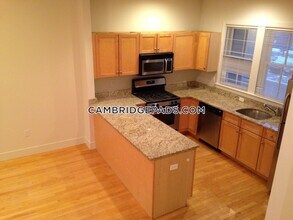 110 Second St, Unit PH03 in Cambridge, MA - Foto de edificio - Building Photo