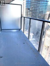 11 Wellesley St W in Toronto, ON - Building Photo - Building Photo