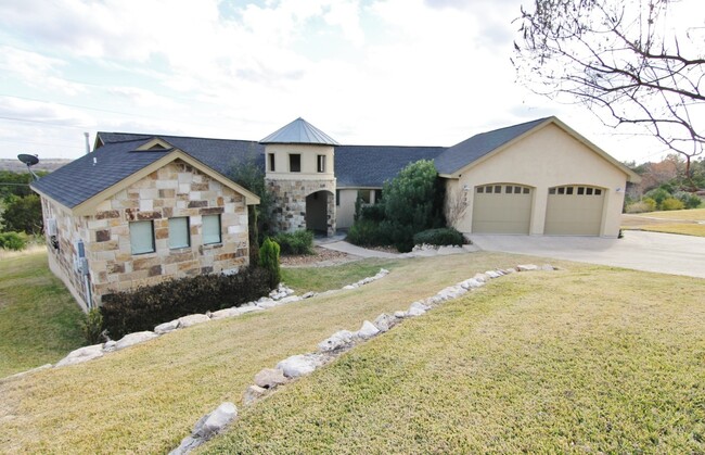 739 Mission Heights in New Braunfels, TX - Building Photo - Building Photo