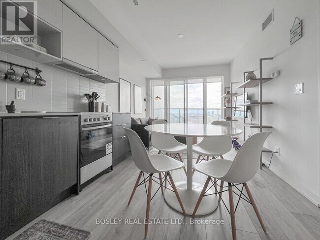 159 Wellesley St E in Toronto, ON - Building Photo - Building Photo