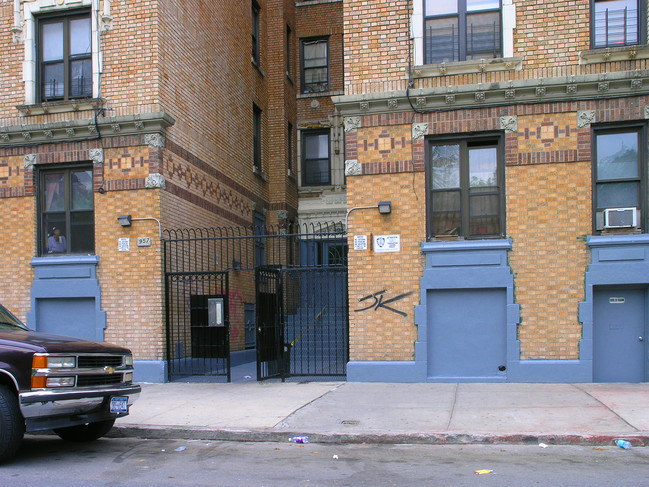 957 Kelly St in Bronx, NY - Building Photo - Building Photo