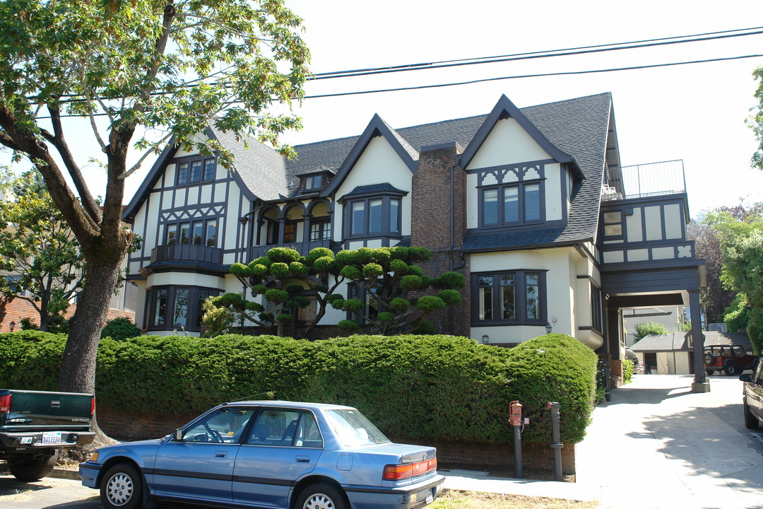 2325 Piedmont Ave in Berkeley, CA - Foto de edificio