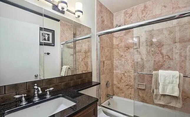 171 E 84th St in New York, NY - Building Photo