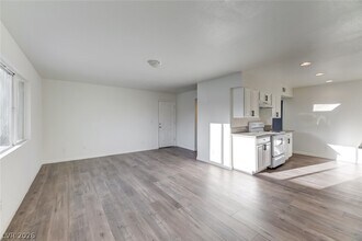 29 Gold Bar Ct in Las Vegas, NV - Building Photo - Building Photo