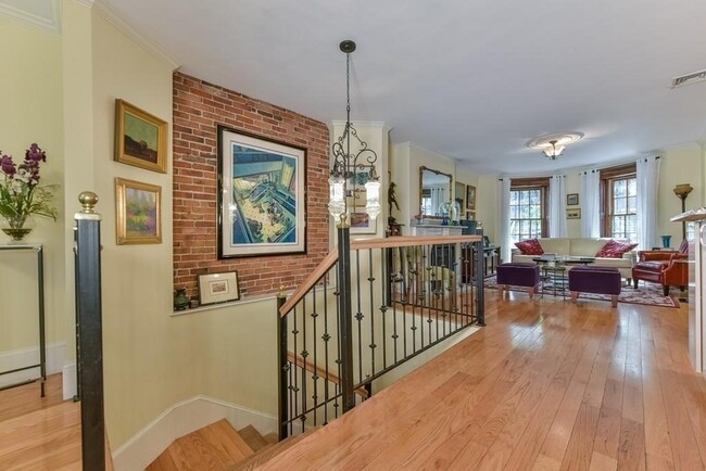 125 Pembroke St, Unit B in Boston, MA - Building Photo - Building Photo