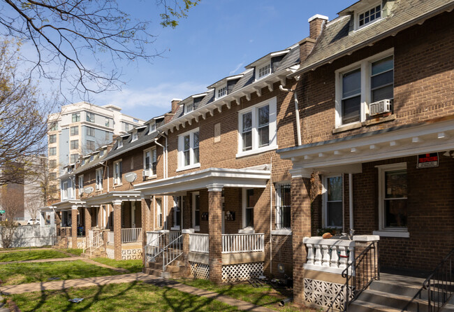 4021 Kansas Ave NW in Washington, DC - Foto de edificio - Building Photo