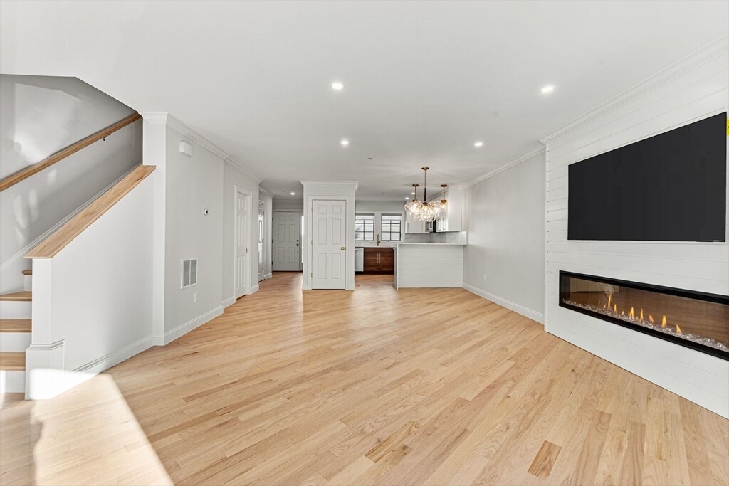 7 Chatham Way in Watertown, MA - Building Photo