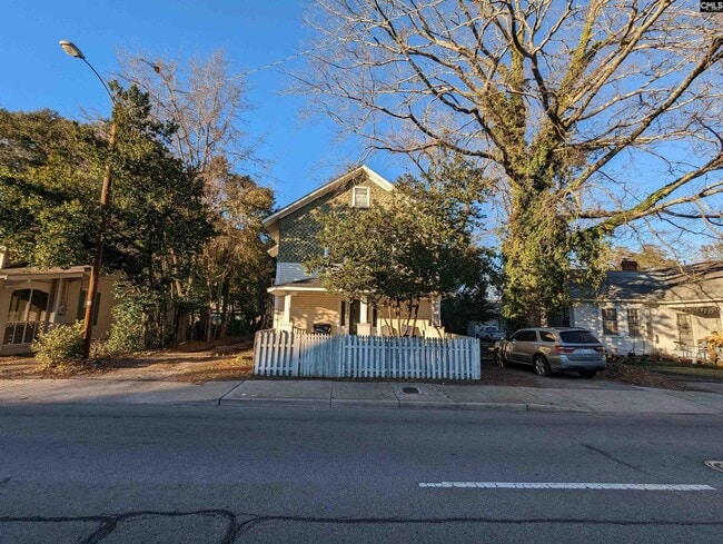 property at 3121 Rosewood Dr