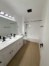 Regency Apartments in Woodland Hills, CA - Building Photo - Building Photo