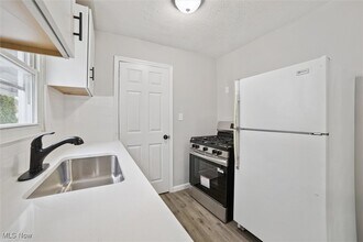 15705 Fernway Dr in Maple Heights, OH - Building Photo - Building Photo