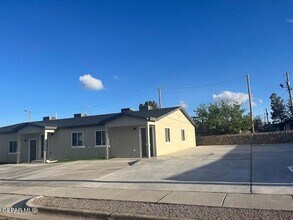 8761 Lawson - in El Paso, TX - Building Photo - Building Photo