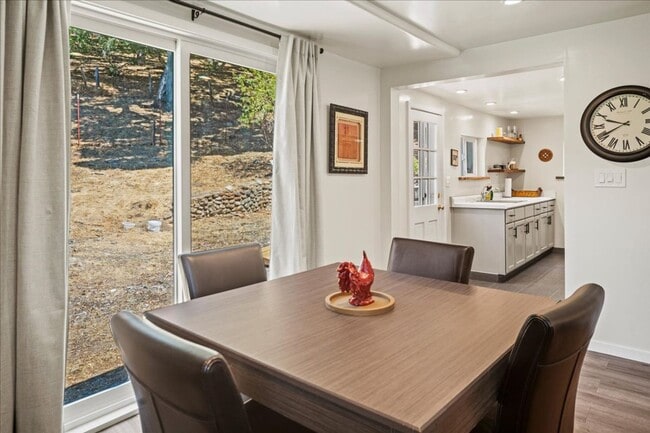 272 W Carmel Valley Rd in Carmel Valley, CA - Foto de edificio - Building Photo
