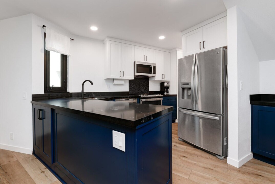2290 Caminito Pajarito in San Diego, CA - Building Photo