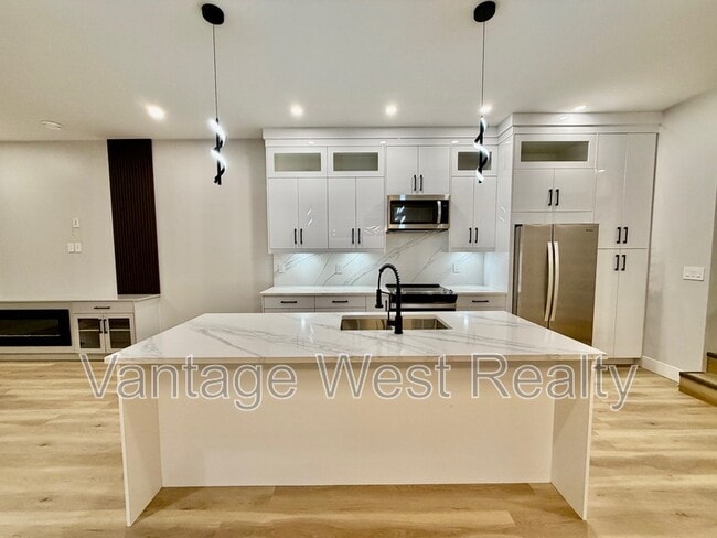 property at 1669 Highland Dr N