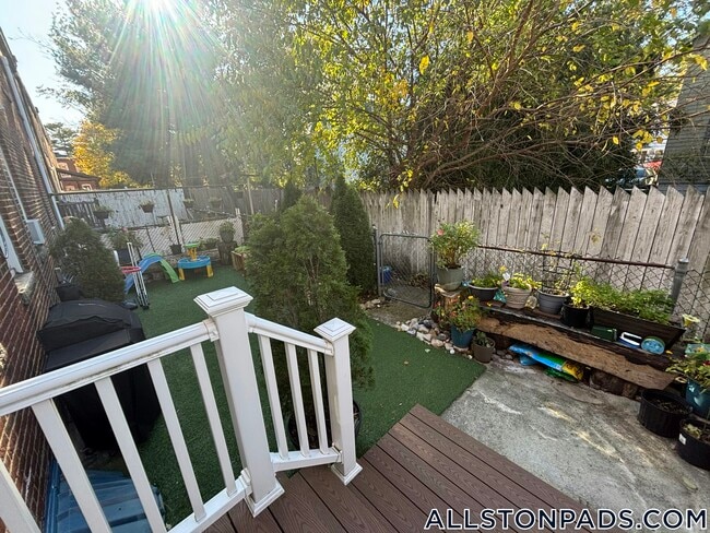 18 Holmes St in Boston, MA - Building Photo - Building Photo