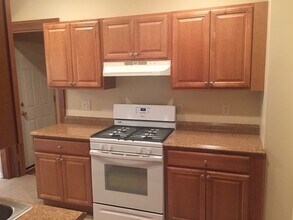 2704 E Hartford Ave in Milwaukee, WI - Building Photo - Building Photo