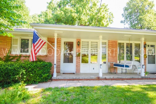 property at 7035 Forest Ct