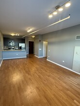 437 W Division St, Unit 503 in Chicago, IL - Building Photo - Building Photo