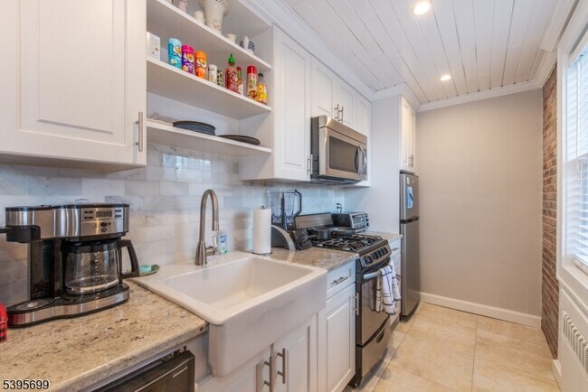 378 Claremont Ave in Montclair, NJ - Building Photo - Building Photo