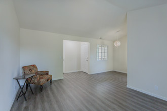 Cirby Oaks Apartments in Roseville, CA - Building Photo - Interior Photo