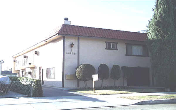 14228 Tiara St in Van Nuys, CA - Foto de edificio - Building Photo