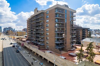 Edinburgh House in Calgary, AB - Building Photo - Building Photo