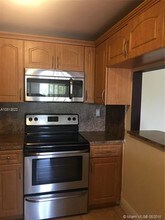 1221 SW 122nd Ave-Unit -207 in Miami, FL - Foto de edificio - Building Photo