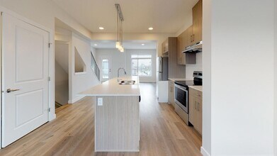 787-787 Lewis Greens Dr NW in Edmonton, AB - Building Photo - Building Photo