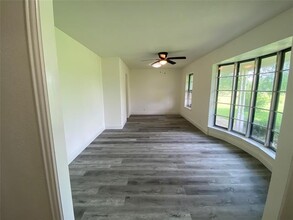 1001 Crisp Rd in Ennis, TX - Building Photo - Building Photo