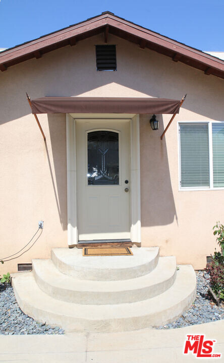 5337 1/2 Auckland Ave in Los Angeles, CA - Building Photo