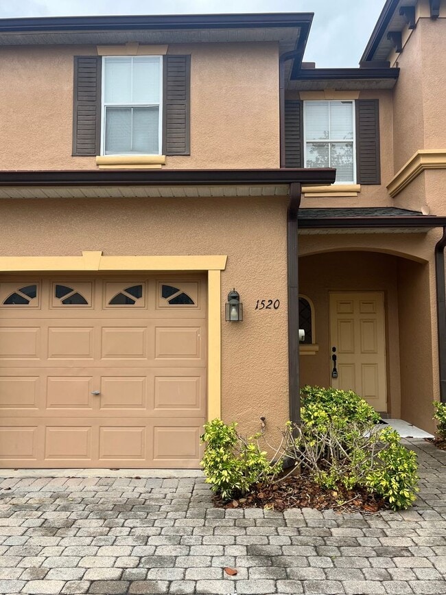 property at 1520 Retreat View Cir