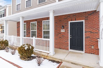 8794 Olenmead Dr in Lewis Center, OH - Foto de edificio - Building Photo