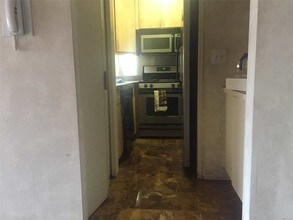 301 E 79th St-Unit -20D in New York, NY - Building Photo - Building Photo