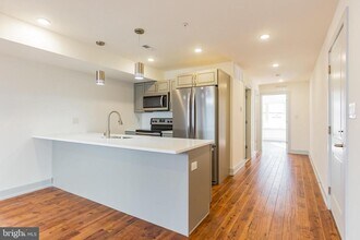 1513 Brown St, Unit 1 in Philadelphia, PA - Building Photo - Building Photo