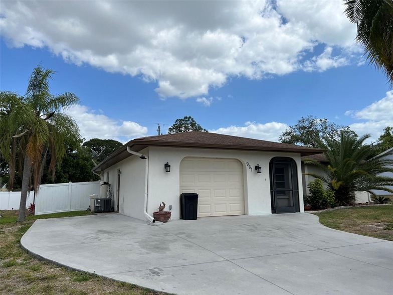 961 Everest Rd, Unit 03-106 in Venice, FL - Building Photo