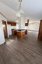 5501 9th St in Great Bend, KS - Building Photo