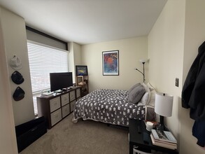 1212 N Wells St, Unit 1212 N Wells Apt 1501 in Chicago, IL - Building Photo - Building Photo