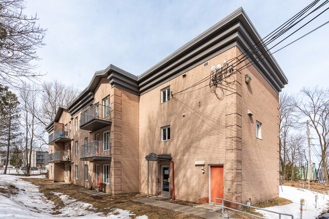 265 Charles-Dufrost St in Lévis, QC - Building Photo - Building Photo